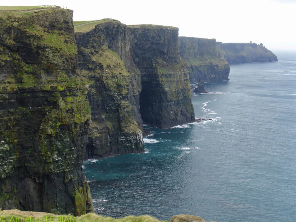 Les-Falaises-de-Moher-dans-le-comte--de-Clare