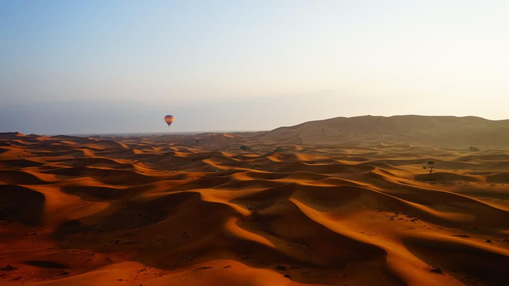 montgolfière désert dubaï